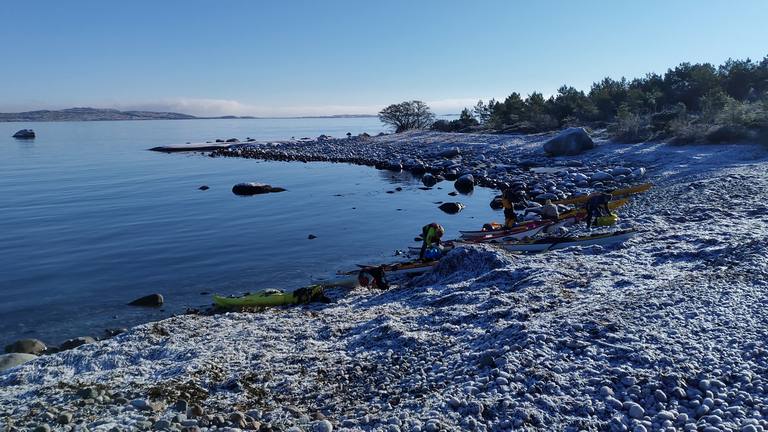 Kajakker på Sandøya, 31. januar 2021.